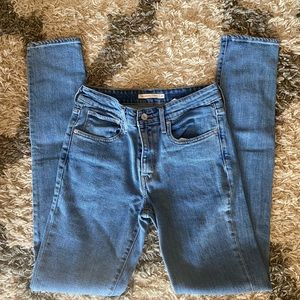 Womens Levi jeans